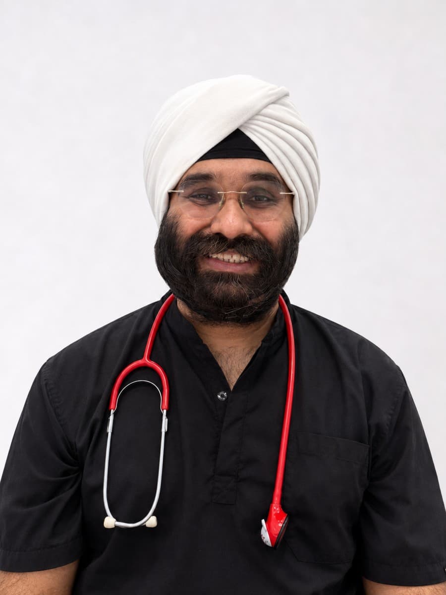 Dr. Amarinder Oberoi, Consultant Pediatrician & Neonatologist